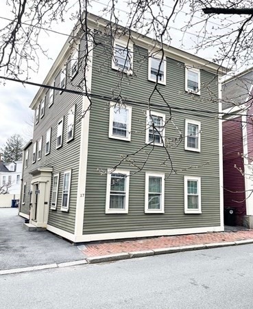 17 Beckford St Unit 4, Salem, MA 01970
