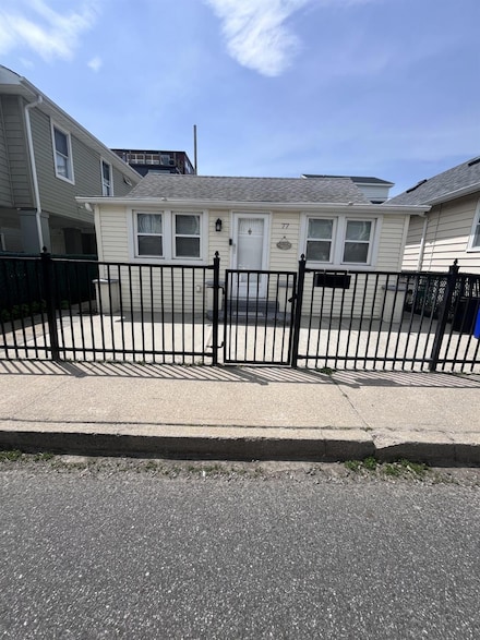 77 Wisconsin St, Long Beach, NY 11561