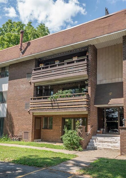1590 Alta Dr Unit D17, Whitehall, PA 18052