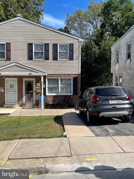 49 S Glen Ave, Glenolden, PA 19036