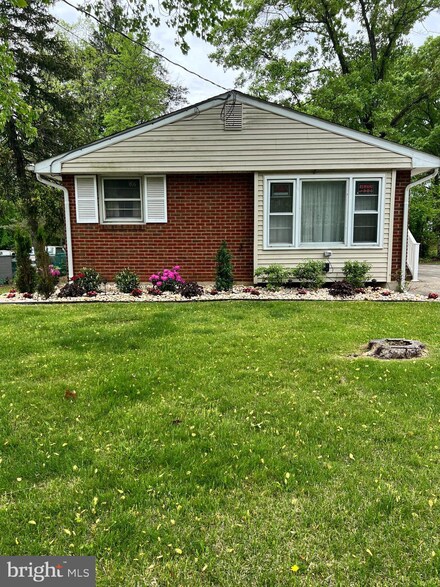 62 E Oak Ave, Lawnside, NJ 08045