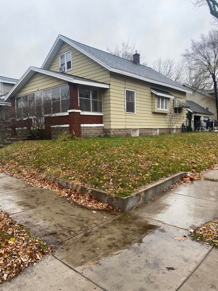 100 Knapp St NE, Grand Rapids, MI 49505