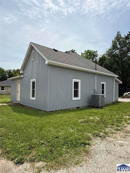 7848 E State St, Dugger, IN 47848