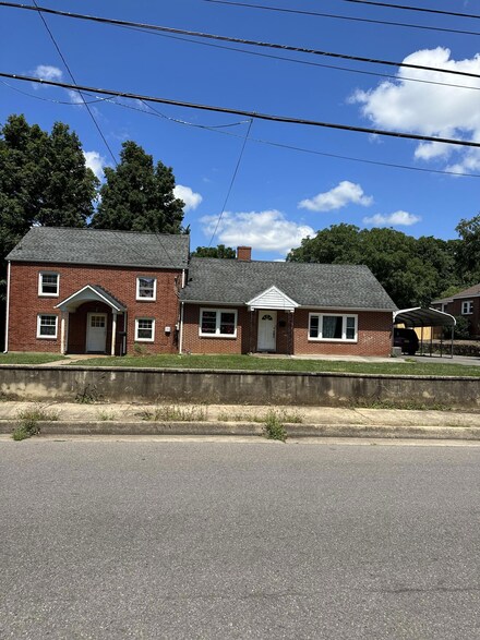 2816 Floraland Dr NW, Roanoke, VA 24012