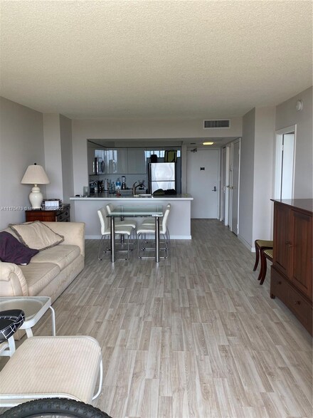 20379 W Country Club Dr Unit 2435, Aventura, FL 33180