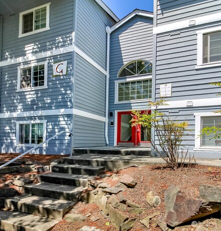 23410 18th Ave S Unit G201, Des Moines, WA 98198