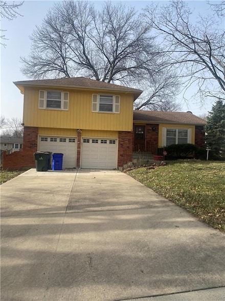 611 E Layton Dr, Olathe, KS 66061