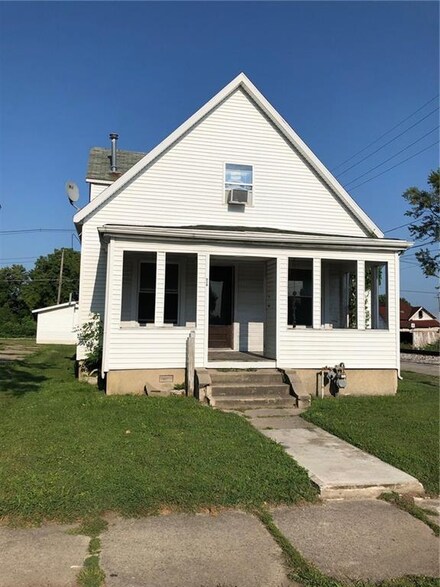 402 N Perkins St, Rushville, IN 46173