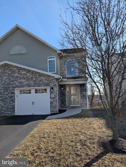 312 Briar Ridge Cir, Enola, PA 17025