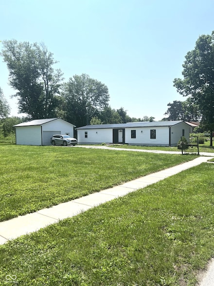 261 S Main St, Marshall, IN 47859