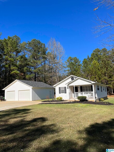 68 Mountain View Ln, Columbiana, AL 35051