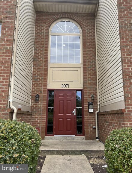 2071 Alice Ave Unit 301, Oxon Hill, MD 20745
