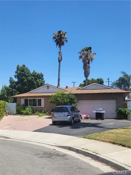 4975 Denver St, Montclair, CA 91763
