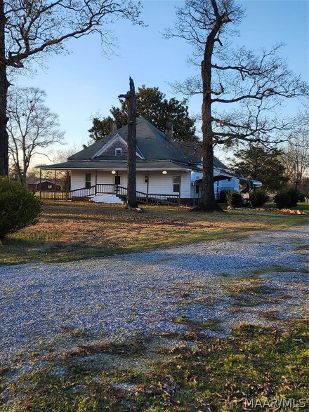 1432 Ingram Rd, Elmore, AL 36025