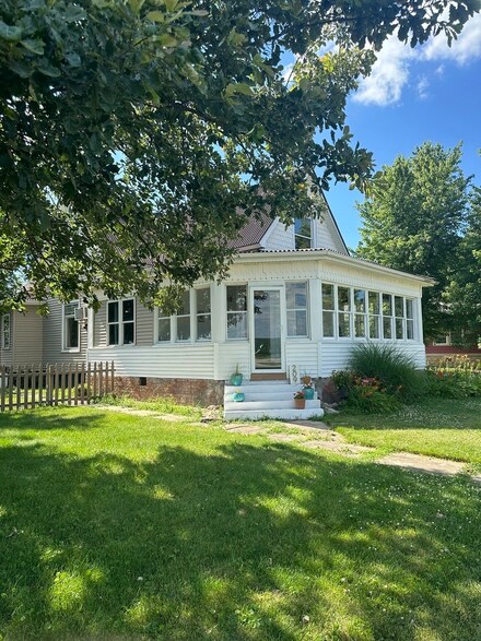 209 S Main St Unit 111, Ellsworth, IL 61737