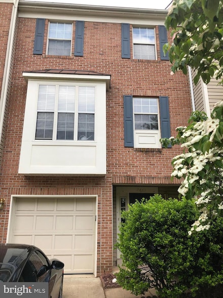 2463 Clover Field Cir, Herndon, VA 20171