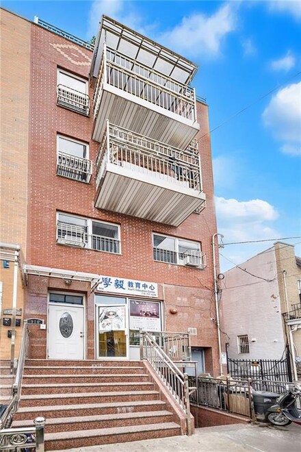 914 58th St Unit 2A, Brooklyn, NY 11219