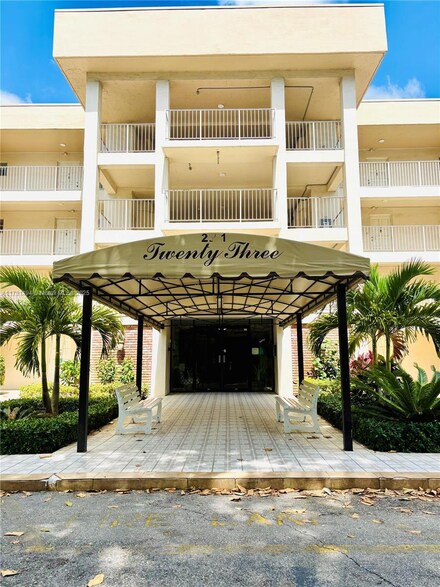 2601 S Course Dr Unit 201, Pompano Beach, FL 33069