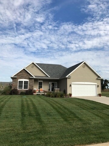 5040 N Sawgrass Ln, Leesburg, IN 46538