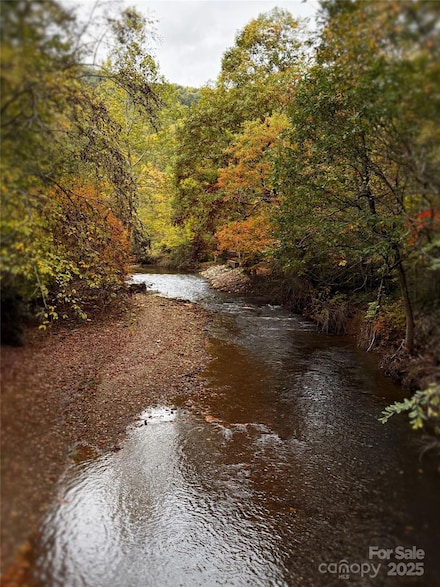 40 Sanctuary Dr, Burnsville, NC 28714