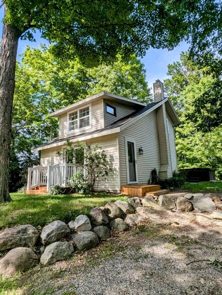 4627 Hilltop Dr, Caledonia, MI 49316