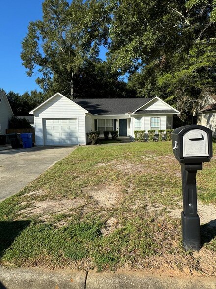238 Bougainvillea Cir, Dothan, AL 36301