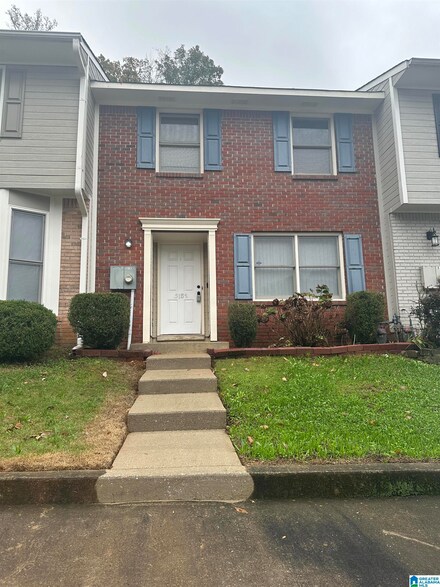 5185 Falling Creek Ln, Birmingham, AL 35235