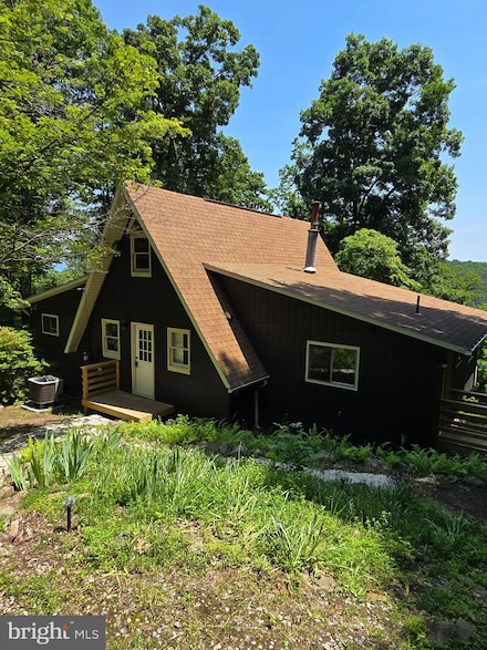 556 Trapper Ridge Ln, Hedgesville, WV 25427