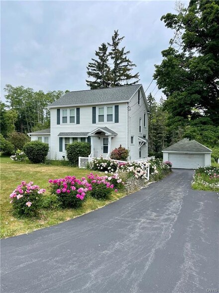 3351 Howlett Hill Rd, Camillus, NY 13031