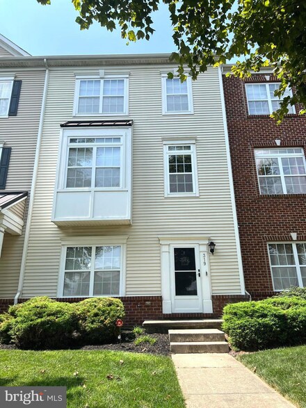 319 S Parkway Dr, Middletown, DE 19709