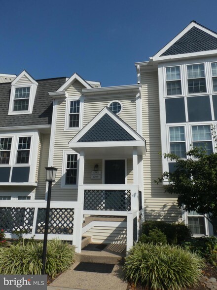 12912 Grays Pointe Rd, Fairfax, VA 22033