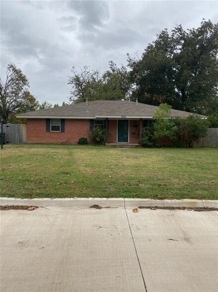 1332 Barbour St, Norman, OK 73069