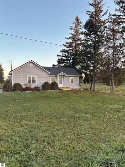 917 E River Rd, Mount Pleasant, MI 48858