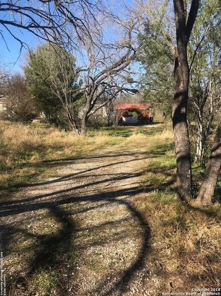 12365 Barker Rd, Atascosa, TX 78002