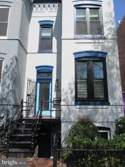 654 E St NE, Washington, DC 20002