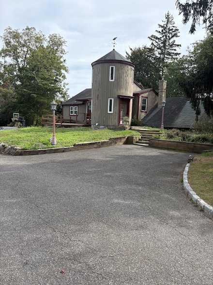 40 Maple Ave N, Westport, CT 06880