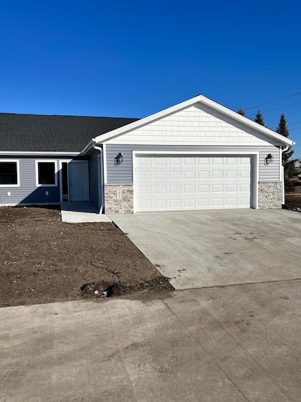 1027 Village Ln, Detroit Lakes, MN 56501