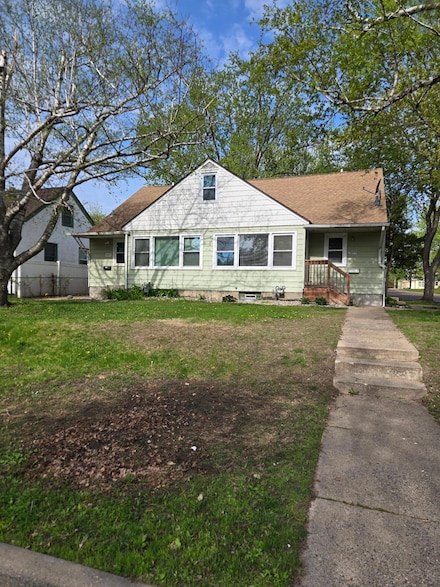 2671 Meridian Dr, Robbinsdale, MN 55422