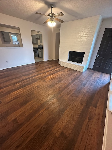 2017 Oakwood Ct, Arlington, TX 76012