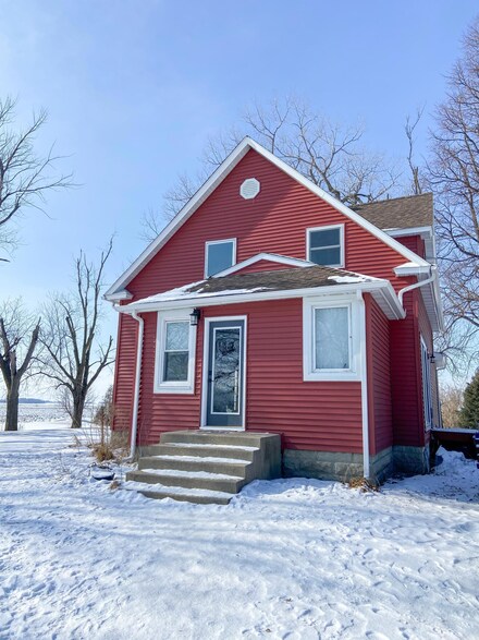 31851 State Highway 15, Winthrop, MN 55396