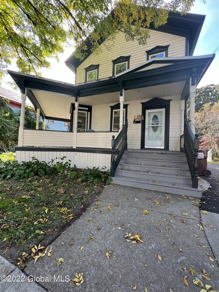 106 Bay St, Glens Falls, NY 12801