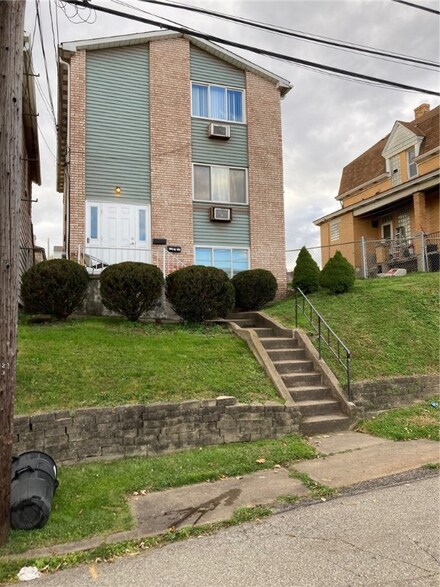 1426 Wolfe Ave, Braddock, PA 15104