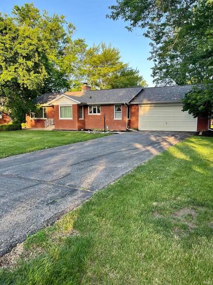 322 N Benton St, Goodland, IN 47948