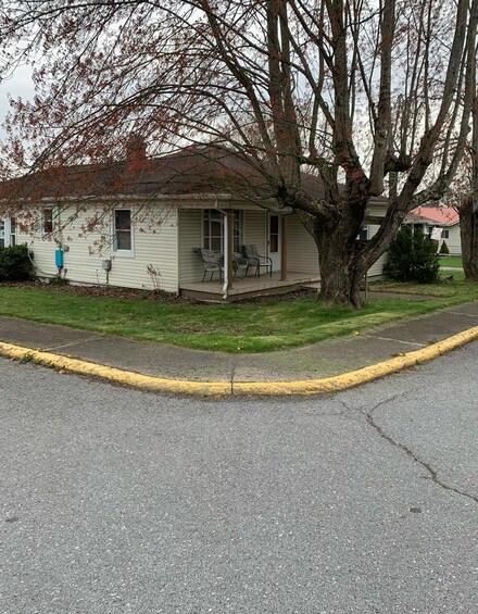 208 Hunter St, Oak Hill, WV 25901