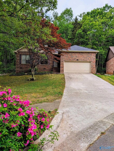 704 Wynsom Dr SE, Huntsville, AL 35803