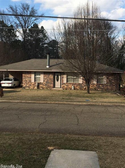 E Street, Warren, AR 71671