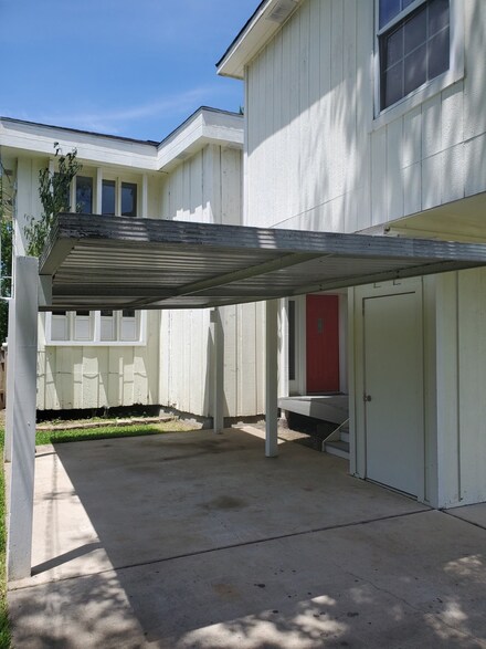 2120 E Winn St, Kemah, TX 77565
