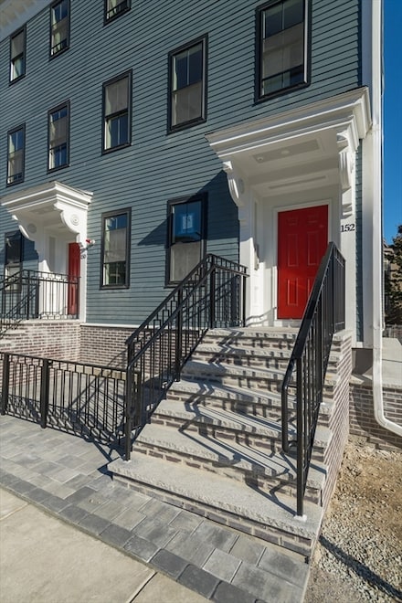 152 Pleasant St, Dorchester, MA 02125
