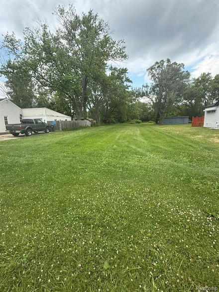 156 W Auburn Rd, Rochester, MI 48307