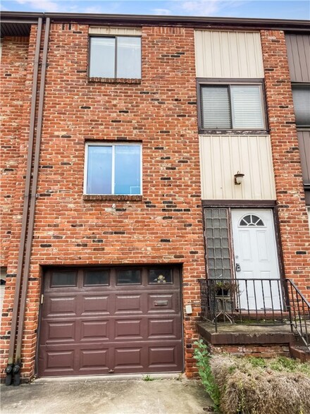 113 Pat Mews Dr, Wilmerding, PA 15148